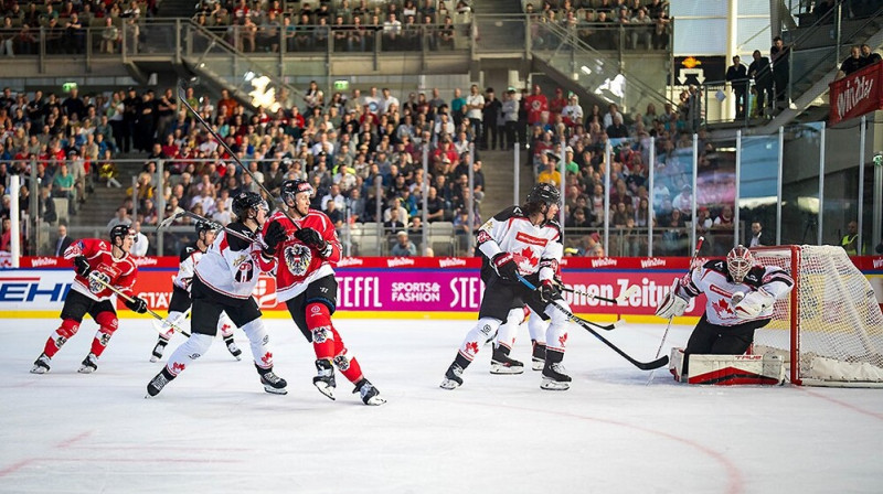 Mirklis no Austrijas un Kanādas valstsvienību spēles. Foto: Edgar Eisner/GEPA pictures