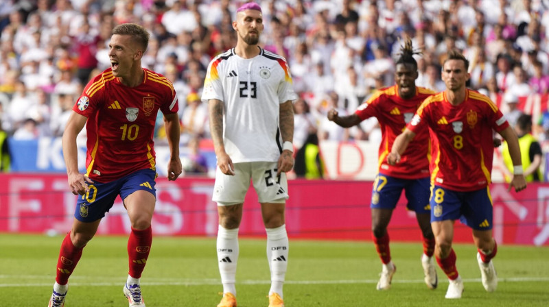 Mirklis pēc Dani Olmo (Nr. 10) vārtu guvuma. Foto: Manu Fernandez/AP/Scanpix