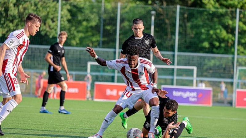 Dodo pret valmieriešiem. Foto: Jānis Līgats/Valmiera FC