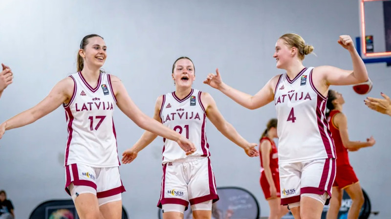 Anna Liepiņa, Sanija Brikmane un Estere Petrus 2024. gada 10. augustā. Foto: FIBA