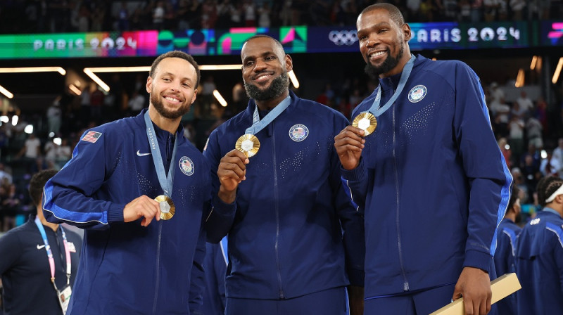 Stefens Karijs, Lebrons Džeimss un Kevins Durents 2024. gada 10. augustā. Foto: USA Basketball