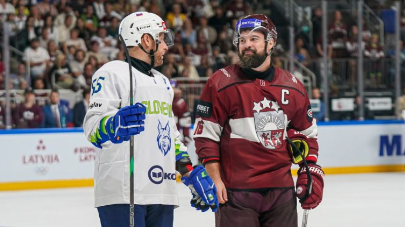 Trīs piespēļu autors Kaspars Daugaviņš. Foto: Guntis Lazdāns/LHF