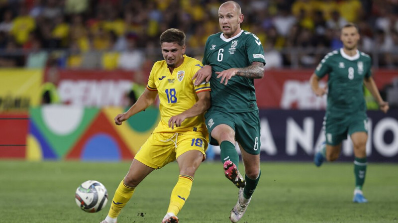 Razvans Marins (#18) pret Modestu Vorobjovu. Foto: EPA/Scanpix