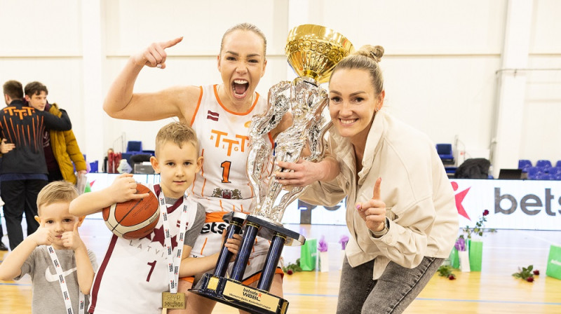 Ilze Jākobsone un Zane Jākobsone 2023. gada 2. aprīlī Birštonā. Foto: Saulius Čirba