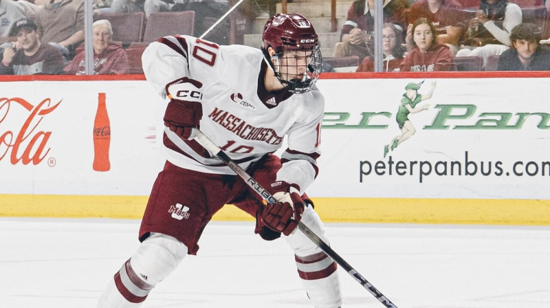 Dans Ločmelis. Foto: UMass Hockey