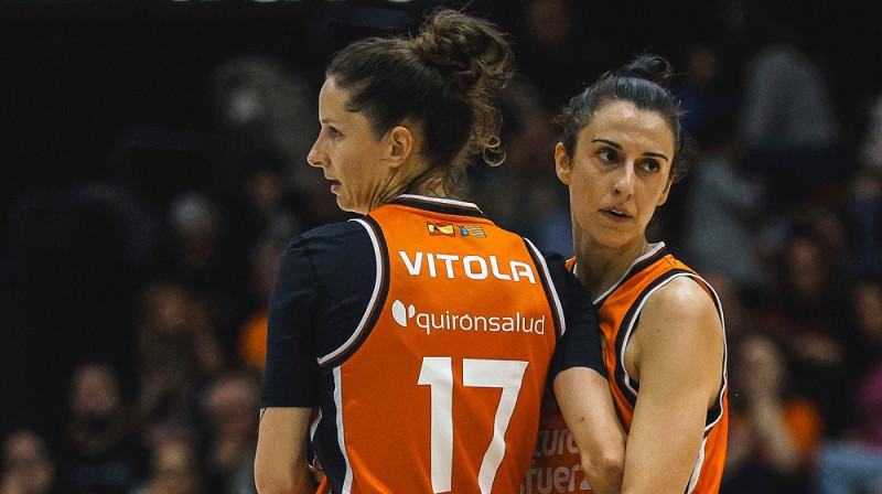 Kristīne Vītola un Alba Torensa 2024. gada 23. novembrī. Foto: Valencia Basket