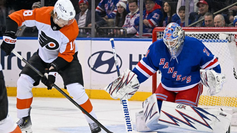 Rodrigo Ābols pie Ņujorkas Rangers vārtiem. Foto. USA Sports Today Scanpix
