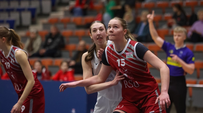 Annija Birziņa un Ieva Vēvere 2025. gada 5. martā. Foto: Ģirts Gertsons