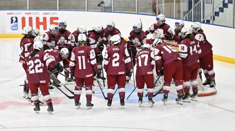 Latvijas izlases hokejistes Foto: LHF