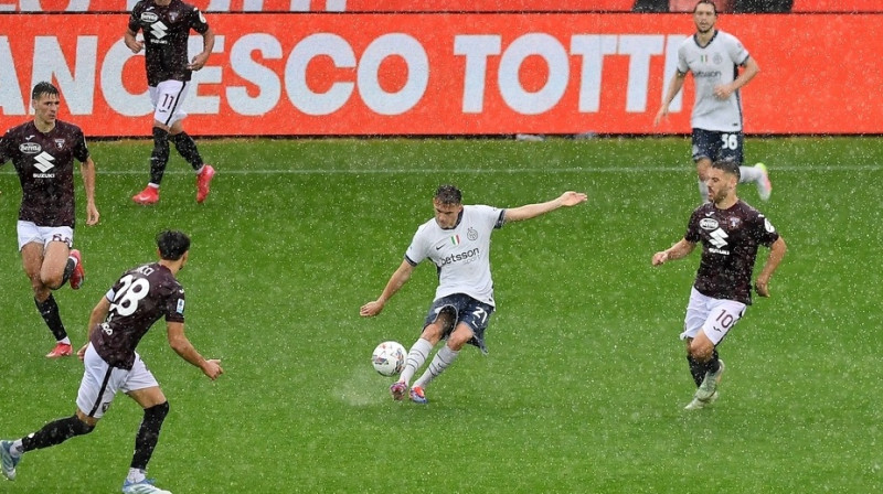 Kristjans Aslani ar bumbu pret "Torino". Foto: IPA/SIPA/Scanpix