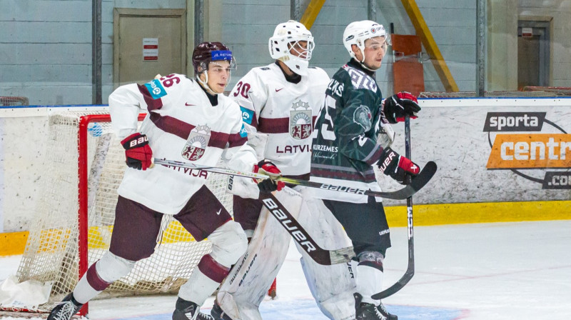 Kārlis Ozoliņš vārtu priekšā. Foto: Dāvis Berners/LHF