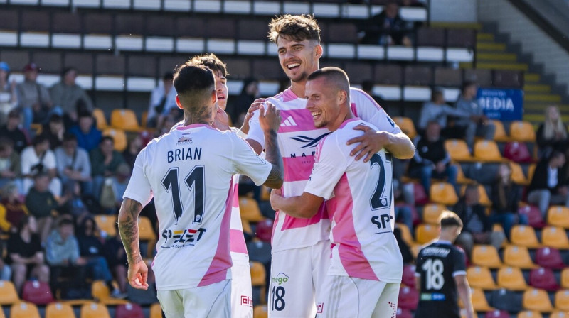 No kreisās: "Riga" futbolisti Brajans Penja, Antonī Kontrerass, Marko Regža un Emīls Birka. Foto: Riga FC