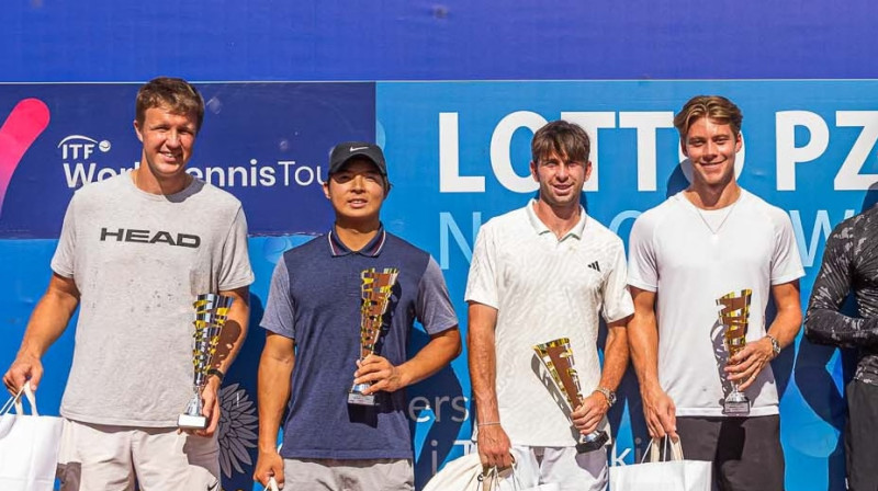 Poznaņas čempioni Kārlis Ozoliņš un Džefrijs Šju, kā arī vicečempioni. Foto: Sekcja tenisowa AZS Poznań