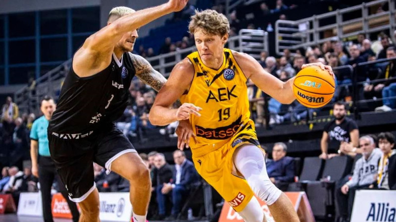 Mindaugam Kuzminskam AEK rindās pievienojas vēl viens lietuvietis. Foto: AEK BC