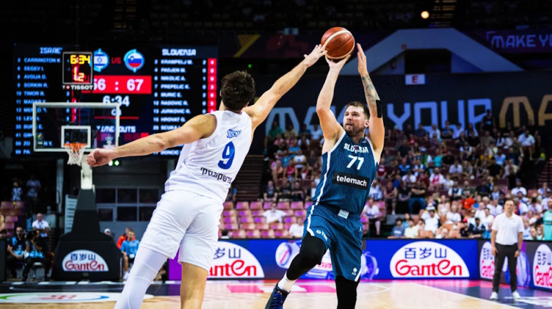 Luka Dončičs pret Deni Avdiju, Foto: FIBA