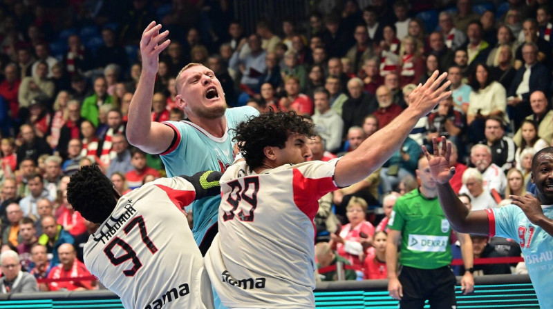 Dainis Krištopāns Lisabonas "Benfica" handbolistu tvērienā. Foto: Peter Hartenfelser/Imago Images/Scanpix