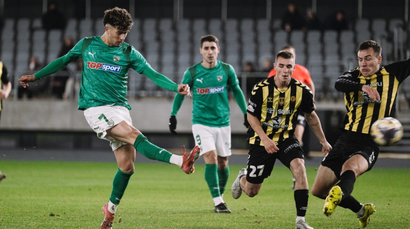 Mirklis pirms Kauņas "Žalgira" futbolista Amina Benšaiba vārtu guvuma spēlē pret Šauļu komandu. Foto: FK Kauno Žalgiris
