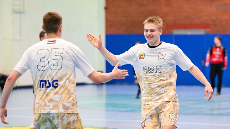 "ASK/MSĢ" rezultatīvākais spēlētājs Krists Vidzis (#13). Foto: Ansis Ventiņš