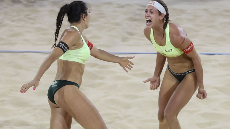 Anastasija Samoilova un Tīna Graudiņa Foto: FIVB