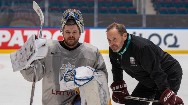 Mareks Mitens un Artūrs Irbe. Foto: Ansis Ancovs/LHF
