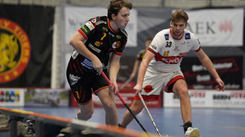 Daniels Jānis Anis (no labās), foto: Gabi Schwarz, Tigers Langnau