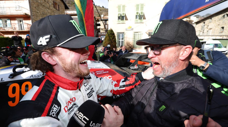 Olivers Solbergs ar tēvu Peteru Solbergu. Foto: TGR WRT