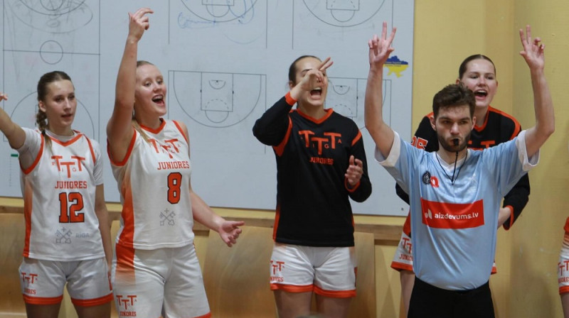 #12 Dārta Veidere, #8 Rūta Ricika. Foto: LBS