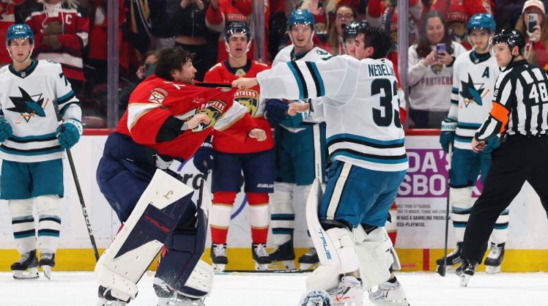 Sergejs Bobrovskis un Alekss Nedelkovičs. Foto: Getty Images via AFP