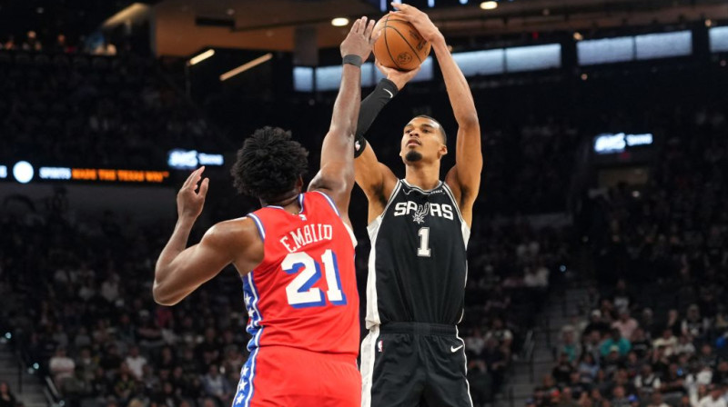 Džoels Embīds un Viktors Vembanjama. Foto. AP. Scanpix