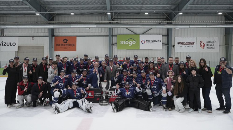 "Mogo"/RSU pēc čempionu titula izcīnīšanas Foto: Guntis Lazdāns/LHF