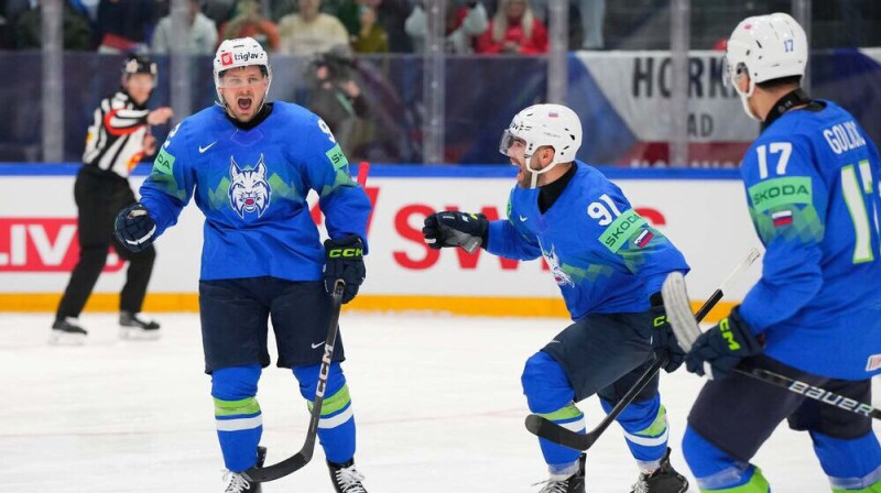 Slovēnijas izlases hokejisti. Foto: Matt Zambonin/IIHF