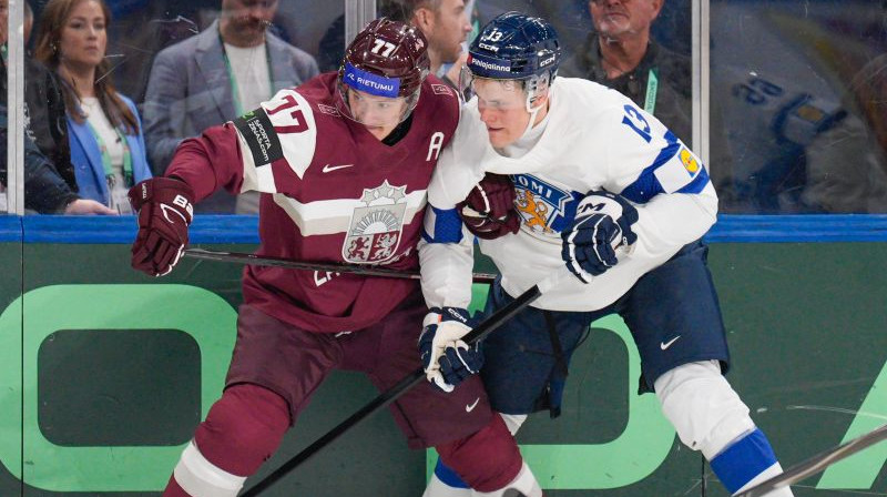 Kristaps Zīle divcīņā pret Jesi Puljujervi. Foto: Ansis Ancovs/LHF