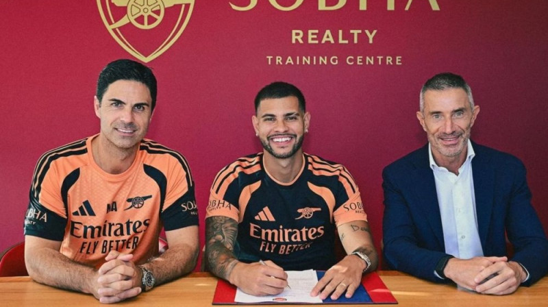 Brunu Gimarainšs (centrā) Foto: Arsenal FC