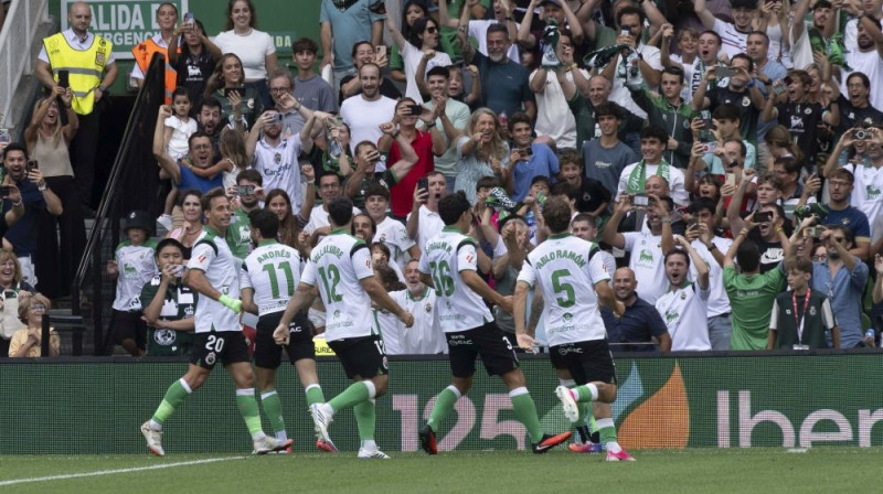 "Racing Club" spēlētāji pēc vārtu guvuma Foto: EPA/Scanpix
