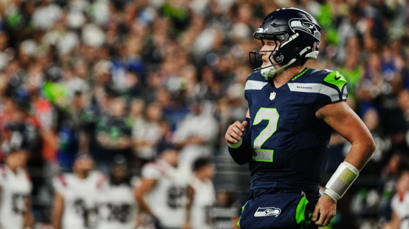 Pēc Sema Dārnolda traumas saspēles vadīšanu uzņēmās rezervists Drū Laks. Foto: Seattle Seahawks