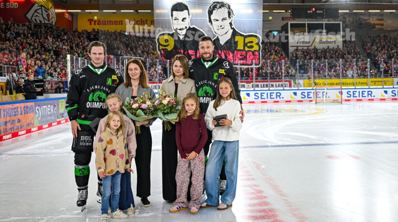 No kreisās: slovēņi Žiga Jegličs un Blažs Gregorcs ar ģimenēm. Foto: Pinguins Bremerhaven