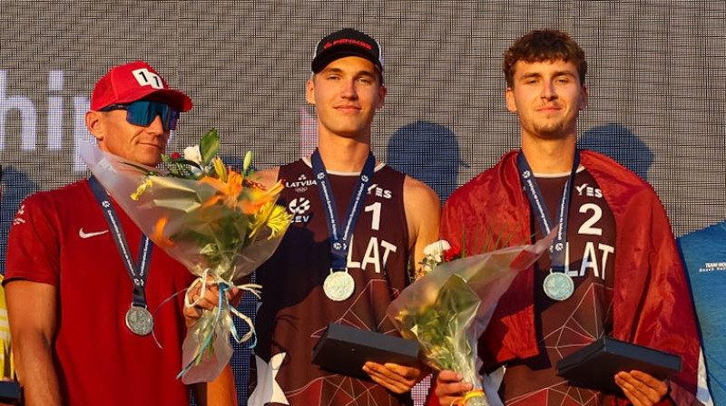 Mārtiņš Pļaviņš (treneris), Gustavs Auziņš, Kristians Fokerots. Foto: CEV