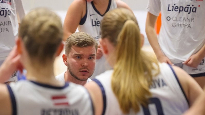 Liepājas treneris Elvis Brokāns 2026. gada 8. oktobrī. Foto: Ģirts Gertsons