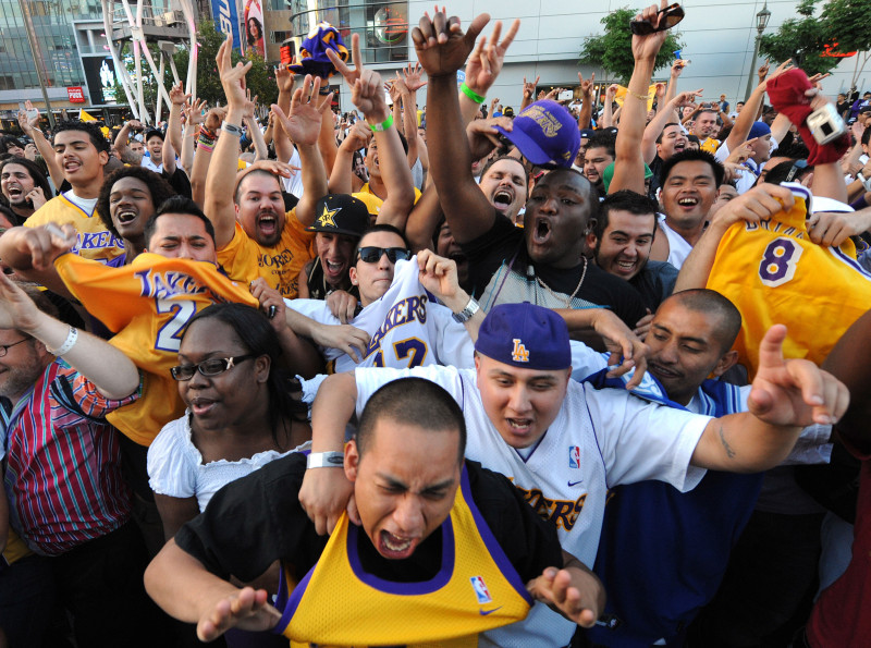 "Lakers" čempionu parādi sponsorēs arī uzņēmēji