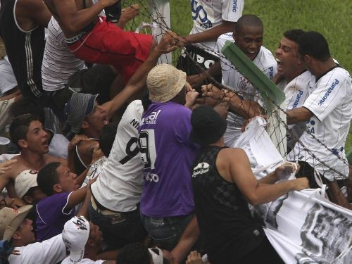 Ronaldo gūtie vārti izglābj "Corinthians" no zaudējuma