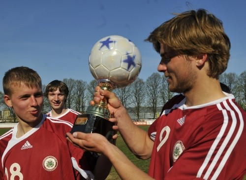 U-19 izcīna Baltijas kausu futbolā