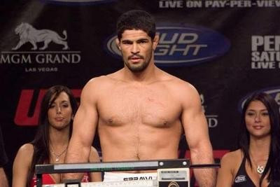 Palhares traumas dēļ nevarēs piedalīties „UFC 101”