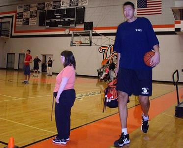 236 cm garš ķīnietis vēlas spēlēt NBA