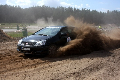 "Auto Stils Līgo" supersprintā banku paņem Jeršovs