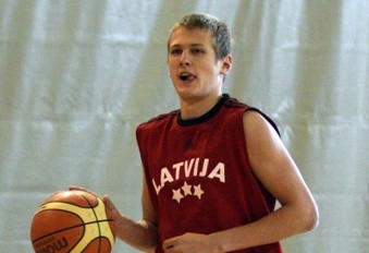 Latvijas junioriem -35 pret Turciju