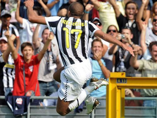 "Juventus" atkal neuzvar, di Natale turpina ārdīties