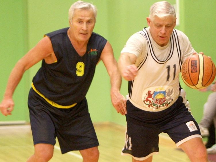 Maksibasketbola čempionātā tuvojas izšķirošās cīņas