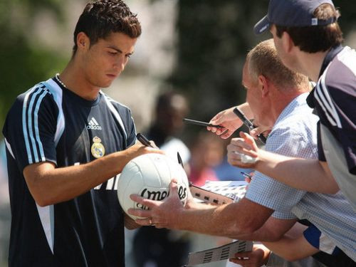 Madrides "Real" ietirgojuši 100 miljonus eiro par Ronaldu krekliem