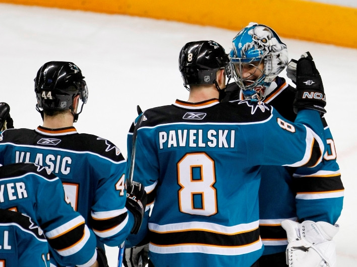 NHL "play-off" otro kārtu ar uzvaru sāk "Sharks"
