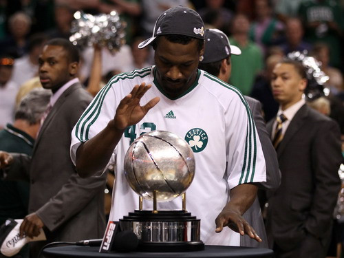 "Celtics” uzvar "Magic” un atgriežas NBA finālā
